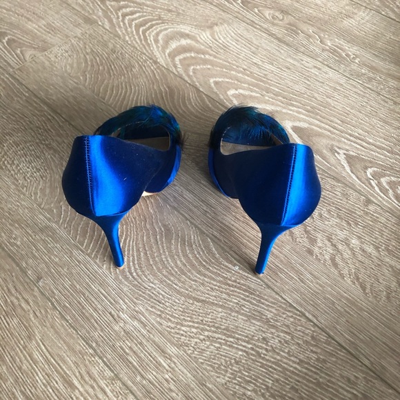 Badgley Mischka heels with peacock feathers - Picture 2 of 3